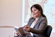 Nachdenkliche Preistr&auml;gerin: Julia Franck liest aus ihrem autobiografischen Buch &bdquo;Welten auseinander&ldquo;. - Peter Unger