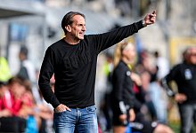 R&uuml;diger Rehm (Trainer, Cheftrainer, SVWM), gibt Anweisungen, gestikuliert, mit den Armen gestikulieren, Einzelbild, Einz - IMAGO/foto2press