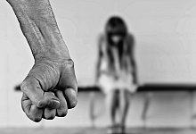 Die Frau wurde unter den Männern "weiterverkauft", sie wurde geschlagen und eingesperrt. - pixabay creative commons