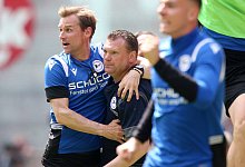 2:1 Siegtreffer f&uuml;r Bielefeld, Uwe Koschinat (Trainer Arminia Bielefeld) 13.05.2023, Fu&szlig;ball, 2. Bundesliga, FC Kaisersl - IMAGO/Thomas Frey