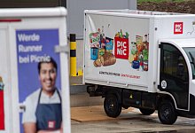 Paderborn, 31. Januar 2023: City-Hub Online-Supermarkt Picnic mit Elektro-Vans, in denen die Lebensmittel ausgeliefert werden / Online-Lieferung Supermarkt / Ort: Pamplonastraße in Mönkeloh - 2 - Niklas Tüns (Archivfoto)