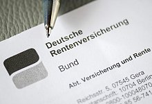 Deutsche Rentenversicherung, Schriftstück, Kugelschreiber - picture alliance