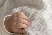 baby-hand-3480051_1280 - Pixabay/MyriamsFotos