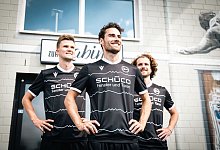 20240704_pm_neues-auswartstrikot-2024-25_l-kunze-ch-lannert-m-corboz - DSC Arminia Bielefeld