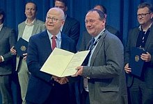 foto-1-zur-pressemitteilung_-ubergabe-forderurkunde - vbe