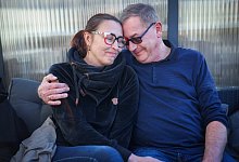 Er ist ihr Held: Irina und Kai-Uwe Waymann, seit 22 Jahren verheiratet, sind einfach nur froh, dass alles gut geklappt hat. - Sarah Jonek Fotografie