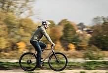 Der Bielefelder, der erstaunlich schnell mit einem E-Mountainbike beschleunigen konnte, musste schlie&szlig;lich zu Fu&szlig; weiter. - Smybolfoto: SP-X