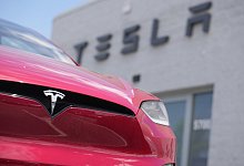 Tesla mit Rekordumsatz nach Preissenkungen - dpa