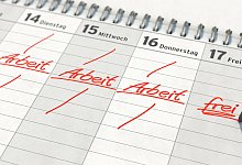 Notiz in Kalender mit Vermerk auf 4-Tage-Woche - picture alliance / Zoonar