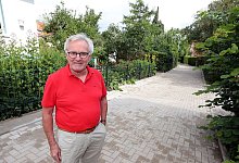 Die Anlieger sind w&uuml;tend: Niemand wollte die Pflasterung des Wegs An den Glockenst&uuml;cken - nun sollen sie aber zahlen. - Wolfgang Rudolf