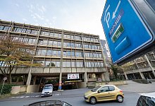 Tatort Tiefgarage: Im 2. Untergeschoss des Rathaus-Parkhauses wurde jetzt eine &auml;ltere Dame von einer Frau mit Pistole &uuml;berfallen. - Dennis Angenendt