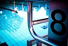 swimming-pool-g7f476250a_1920 - Symbolbild: Pixabay