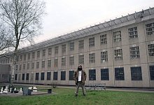 Bero wurde wegen erpresserischen Menschenraubs zu neun Jahren und acht Monaten Haft verurteilt. Bei Arte berichtet er vom Alltag in der JVA Bielefeld-Brackwede. - © DOCDAYS Productions/Till Vielrose