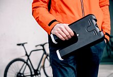 Entspannt durch die Stadt: Unterwegs mit einem smarten E-Bike - (c) dpa-tmn