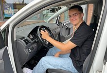 Paul Dammann macht seine Führerscheinprüfung - Jule Prietzel