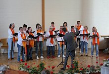 die-sangerinnen-der-chorelei-detmold-uberzeugten-mit-einer-bunten-mischung-zwischen-volksliedern-und-moderner-popmusik-3 - Joline Heller