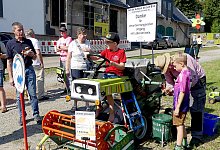 Mini-M&auml;hdrescher im Einsatz - Rudi Rudolph