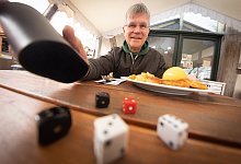 Bei Seekrug-Wirt Christian Schulz wird am Sonntag um den Men&uuml;preis gew&uuml;rfelt. - Mike-Dennis M&uuml;ller / www.mdm.photo