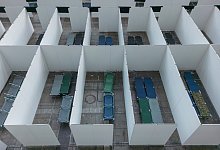 Messehalle wird zur Flüchtlingsunterkunft - picture alliance/dpa