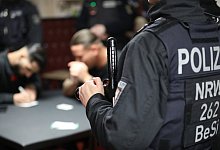 Razzien gegen illegales Gl&uuml;cksspiel in Duisburg - -