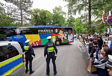 Bad Lippspringe, 12. Juni 2024: Ankunft franz&ouml;sische Nationalmannschaft am Basecamp - Niklas T&uuml;ns