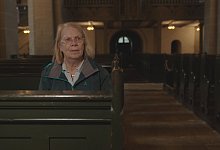 Ingrid Liebs ist f&uuml;r die Dokumentation zur&uuml;ck in die Kirche gekehrt, in der die Trauerfeier f&uuml;r ihre Tochter Frauke stattfand. - rtl