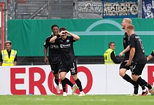 Fussball, Herren, Saison 2023/2024, DFB-Pokal (1. Hauptrunde), FC Energie Cottbus - SC Paderborn, v.l. Kimberly Ezekwem - IMAGO/Matthias Koch