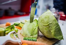 Reste vom Gemüseputzen? So wird aus Strunk und Schale Kimchi - Frank Rumpenhorst