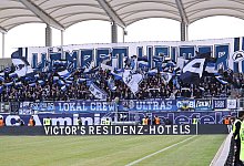 25.02.2024, Fussball, Herren, 3. Liga, Saison 2023/2024, 1. FC Saarbr&uuml;cken - DSC Arminia Bielefeld, Fans von Arminia Bie - IMAGO/Fussball-News Saarland