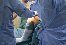 Knie-Operation - picture alliance