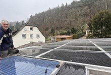 Stefan Hegger mit PV-Anlage - Till Brand