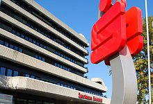 In der Sparkassenzentrale trafen sich die Verantwortlichen zur Krisensitzung zur Ursachenforschung sowie schnellstmöglicher Pannen-Kompensation. - Simon Blomeier