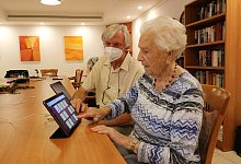 Silver Surfing - Alexandra Schaller