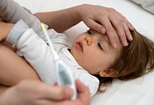 Alltag eines Kleinkindes - Erkaeltung - picture alliance / dpa Themendienst