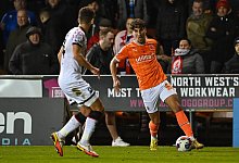 Offensivspieler Theo Corbeanu (r.) wird mit einem Wechsel zu Arminia Bielefeld in Verbindung gebracht. - IMAGO/ZUMA Wire