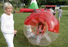 Bubbleball macht Lara Spa&szlig; - Hajo G&auml;rtner