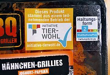 Tierwohl-Label auf einer Fleischverpackung - picture alliance / JOKER