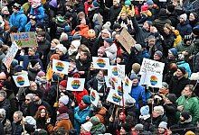 Demonstrationen gegen Rechtsextremismus - Symbolbild: Carmen Jaspersen/dpa