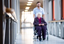 Im Pflegeheim - picture alliance/dpa