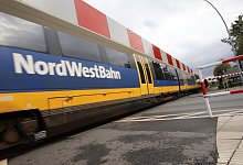Der Zweckverband Nahverkehr Westfalen-Lippe will den Verkehr st&auml;rker auf die Schiene verlagern. Mehr Z&uuml;ge bedeuten aber gleichzeitig mehr Wartezeiten an den geschlossenen Bahnschranken. - Sigurd Gringel