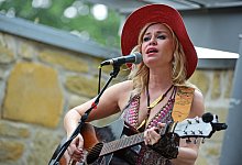 nic_0586b - Nicole Ellerbrake