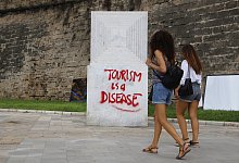 Graffiti against tourism in Mallorca - picture alliance/dpa