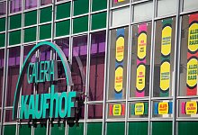 Paderborn, 5. April 2023: Abverkauf in der Paderborner Kaufhof-Filiale in der Westernstraße hat begonnen / Schließung Galeria Karstadt Kaufhof / Ausverkauf Rabatte Rabatt Schlussverkauf Ausverkauf - Niklas Tüns