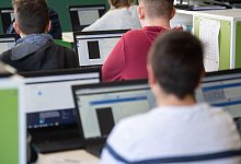 Unterricht mit Notebooks - picture alliance/dpa