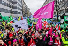 Gewerkschaftsbündnis demonstriert in Düsseldorf - picture alliance/dpa