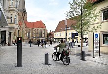 Beispiel Herford: Die Poller an der Fu&szlig;g&auml;ngerzone heben und senken sich zeitgesteuert. Sie k&ouml;nnten Vorbild f&uuml;r Bielefeld sein. - Frank-Michael Kiel-Steinkamp