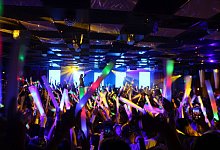 Um 0.30 Uhr erkl&auml;rte der Club den Abend mit einem Grand Opening offiziell f&uuml;r er&ouml;ffnet. - Lara Hus