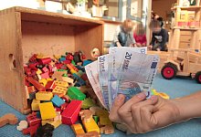 kindergarten_GEB?HREN_tib - Symbolbild: Till Brand/Pixabay - Montage Oliver Wendtland