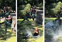 Kein Scherz: Tierpfleger des Tierparks Olderdissen springen in einen Teich voller Algen und Entengr&uuml;tze. - Screenshots: Facebook / Stadt Bielefeld