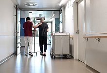 Pflege im Krankenhaus - picture alliance/dpa
